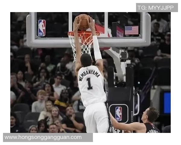 文班亚马首场比赛表现耀眼五次盖帽并隔扣字母哥引发热烈讨论