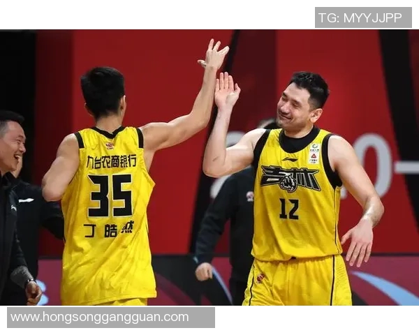 钟诚的成长之路：从青涩少年到职场精英的蜕变与奋斗